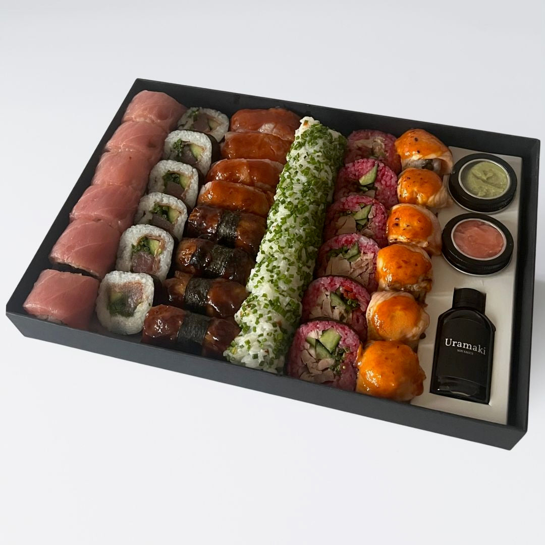 A Signature Sushi Case A4 Case 38 Pieces – Uramaki Sushi